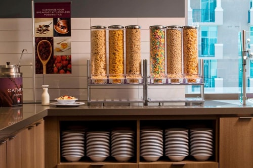 King Studio Near McDonalds MIA 11 Luxury Bookings