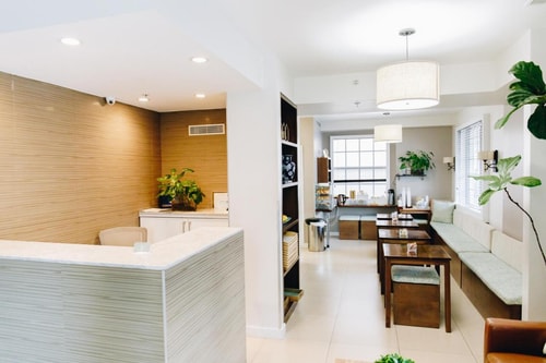 Studio Queen Near Walgreens Photo MIA 7 Luxury Bookings