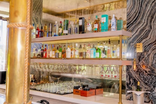 Superior King Room Near Soundscape Park MIA 8 Luxury Bookings