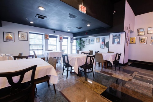 City View King Room Near Allison Park MIA 8 Luxury Bookings