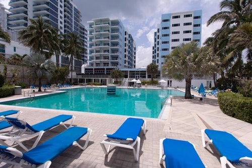 City View King Room Near Allison Park MIA 14 Luxury Bookings