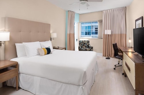 City View King Room Near Allison Park MIA 1 Luxury Bookings