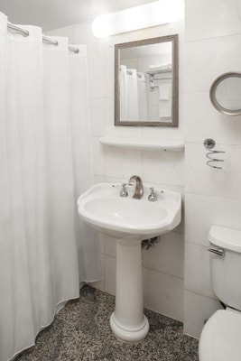 City View King Room Near Allison Park MIA 2 Luxury Bookings