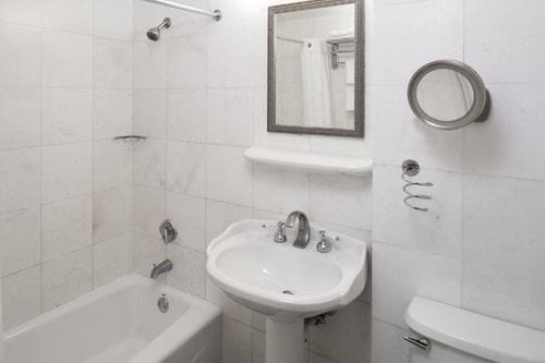 City View King Room Near Allison Park MIA 3 Luxury Bookings