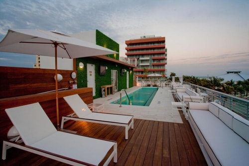 Prime King Room Near Pura Vida MIA 13 Luxury Bookings