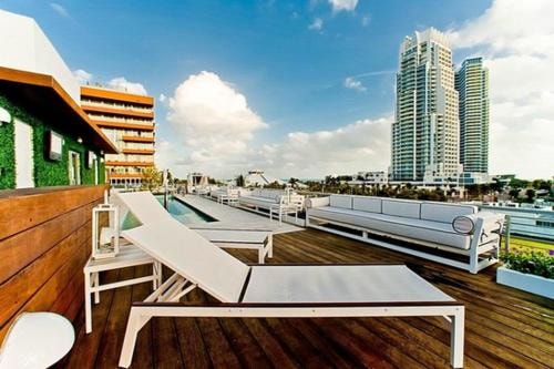Prime King Room Near Pura Vida MIA 12 Luxury Bookings