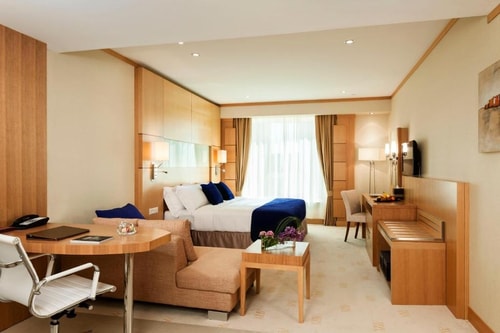 Deluxe Room Near Downtown Financial Centre Metro Luxury Bookings