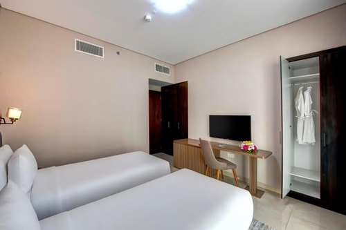 Standard Two Bedroom Apartment Walk To Marina Mall 2 Luxury Bookings