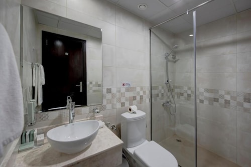 Standard Two Bedroom Apartment Walk To Marina Mall 8 Luxury Bookings