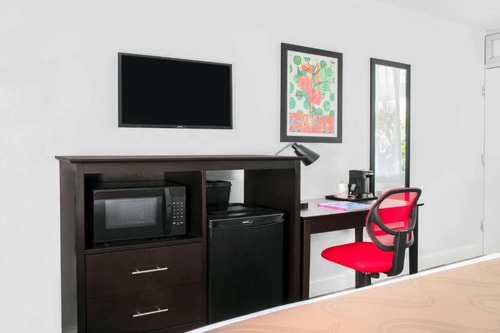 Deluxe King Room Near French Bakery MIA 3 Luxury Bookings