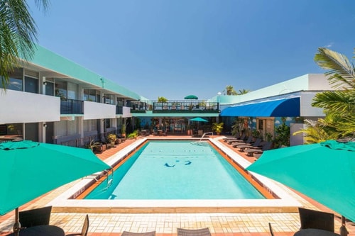 Deluxe King Room Near French Bakery MIA 13 Luxury Bookings