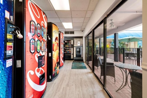 Deluxe King Room Near French Bakery MIA 10 Luxury Bookings