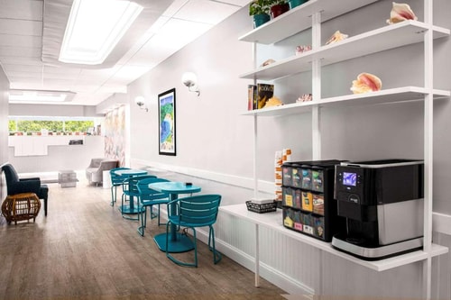 Deluxe King Room Near French Bakery MIA 6 Luxury Bookings