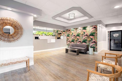 Deluxe King Room Near French Bakery MIA 7 Luxury Bookings