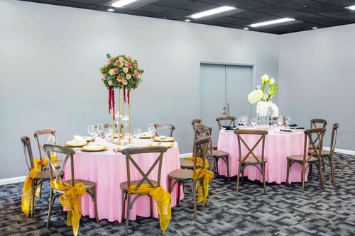 Deluxe King Room Near French Bakery MIA 8 Luxury Bookings