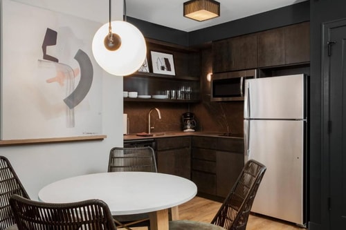 One Bedroom Queen Suite Near Starbucks MIA 2 Luxury Bookings