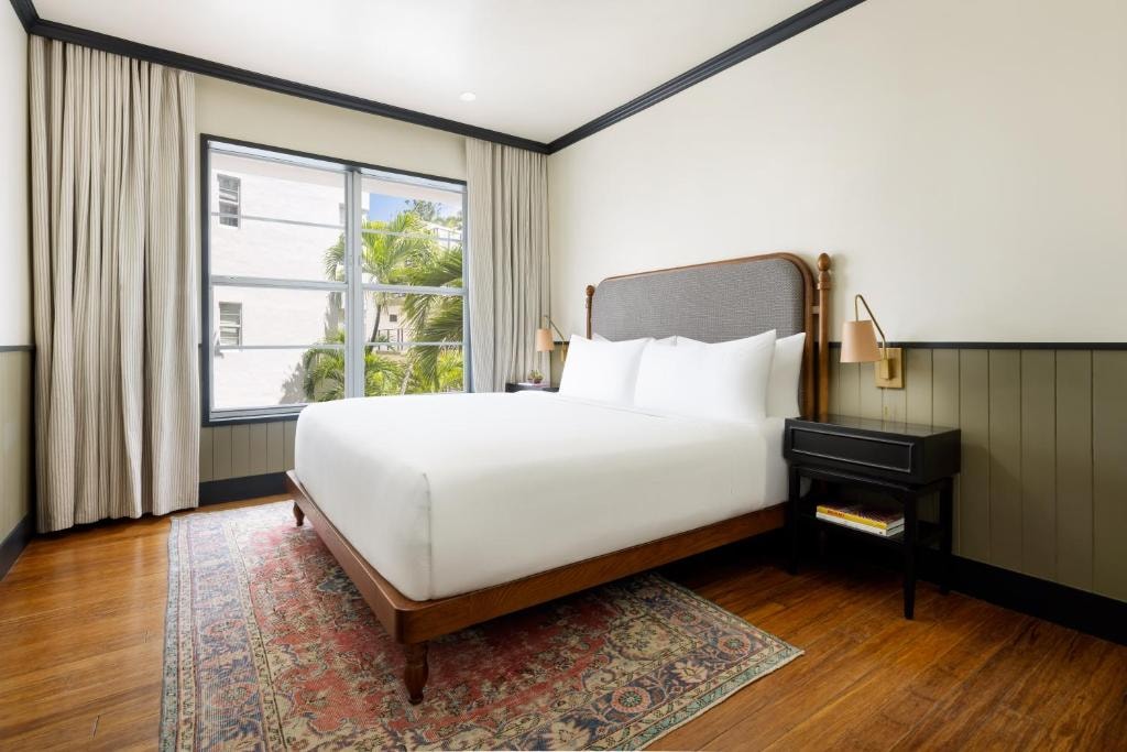 King Room Near Jewish Museum of Florida MIA Luxury Bookings