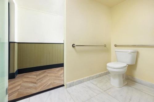 King Room Near Jewish Museum of Florida MIA 4 Luxury Bookings