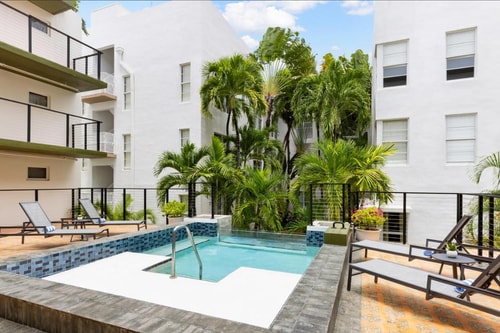 King Room Near Jewish Museum of Florida MIA 14 Luxury Bookings