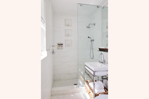 King Room Near Starbucks MIA 4 Luxury Bookings