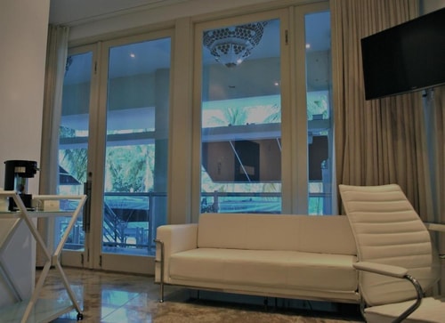 Deluxe Studio Near Walgreens MIA 1 Luxury Bookings