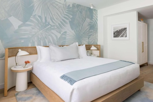 King Room Near Expert ATM MIA 1 Luxury Bookings
