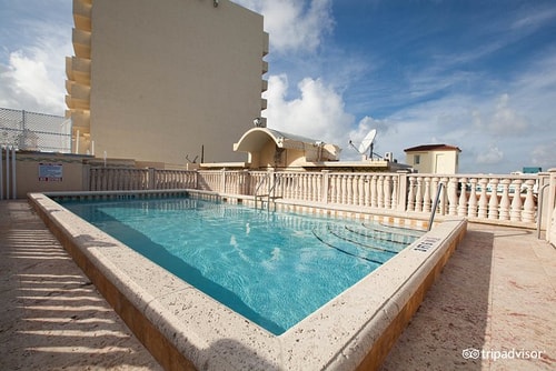 Deluxe Studio Near Walgreens MIA 14 Luxury Bookings