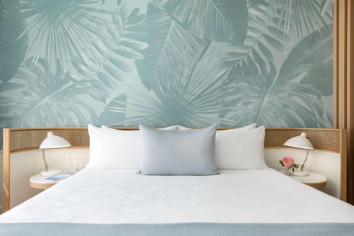 King Room Near Expert ATM MIA 2 Luxury Bookings