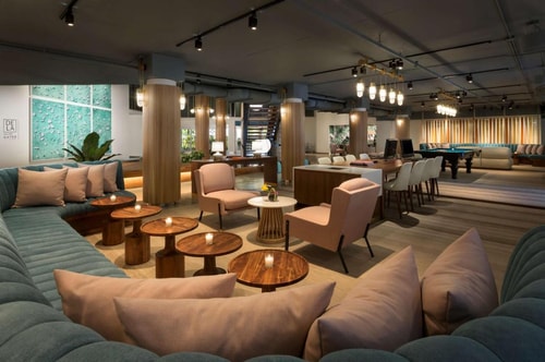 Standard King Room Near Avis Car Rental MIA 10 Luxury Bookings