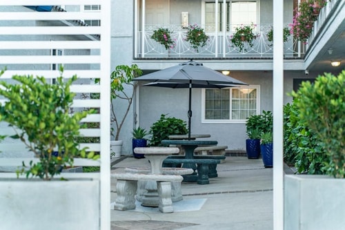 Queen Room Near Hotchkiss Park LA 8 Luxury Bookings