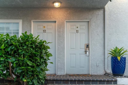 Queen Room Near Hotchkiss Park LA 9 Luxury Bookings