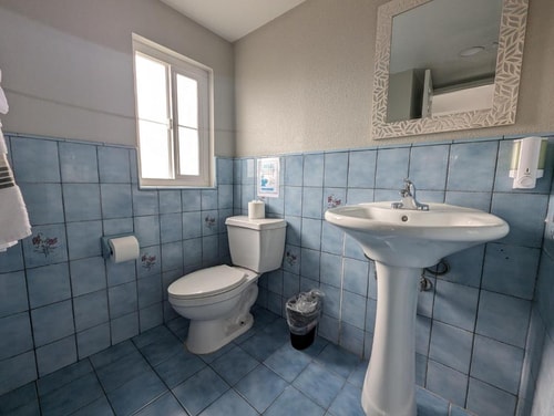 Queen Room Near Hotchkiss Park LA 4 Luxury Bookings