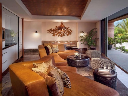 Premier King Room Near High Tide MIA 4 Luxury Bookings