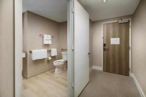 Deluxe King Room Near Regions Bank MIA 7 Luxury Bookings