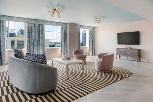 Standard Queen Room Near Vans MIA 3 Luxury Bookings