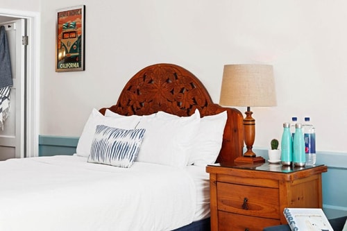 Classic Queen Room Near Ocean View Park LA Luxury Bookings