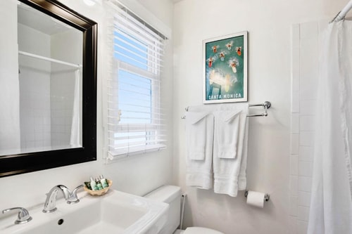 Classic Queen Room Near Ocean View Park LA 5 Luxury Bookings