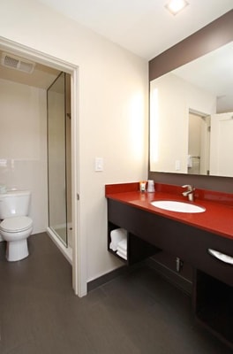 King Room Near Ord and Yale Street Park LA 7 Luxury Bookings