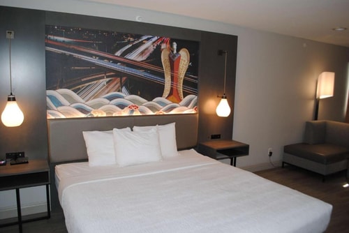 King Room Near Ord and Yale Street Park LA Luxury Bookings
