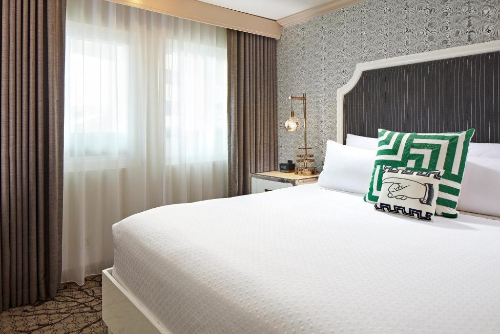 King Room Near Margaret Herrick Library LA Luxury Bookings