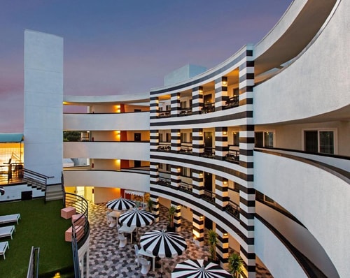 King Room Near Margaret Herrick Library LA 12 Luxury Bookings