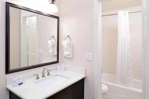 King Room Near Lafayette Park LA 6 Luxury Bookings