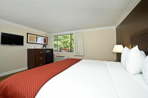 King Room Near Lafayette Park LA 2 Luxury Bookings