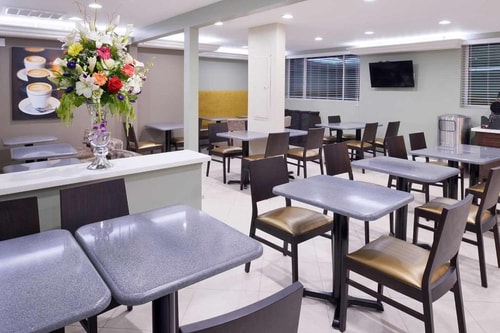 King Room Near Lafayette Park LA 11 Luxury Bookings