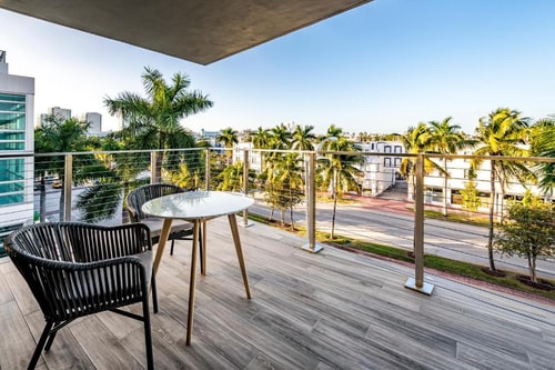 Deluxe Double Room  Near Carma Connected MIA 3 Luxury Bookings