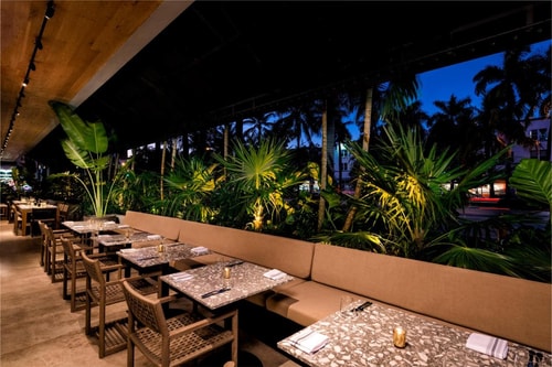 Deluxe Double Room  Near Carma Connected MIA 6 Luxury Bookings