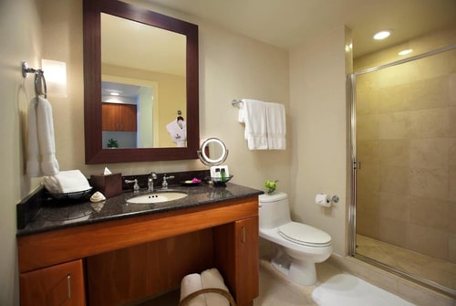 Deluxe Room Near United States Postal Service MIA 2 Luxury Bookings