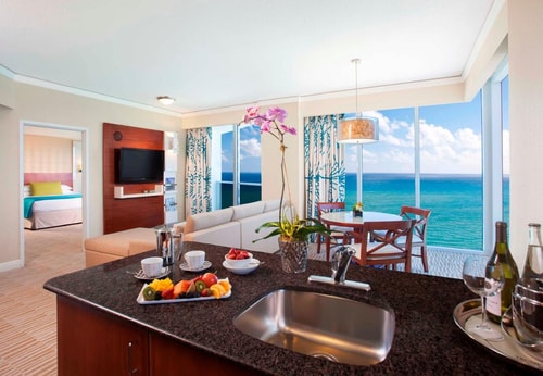 Deluxe Room Near United States Postal Service MIA 3 Luxury Bookings