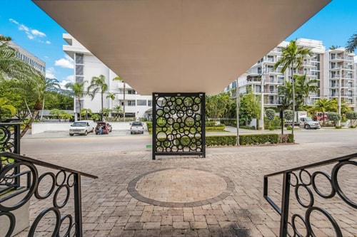 Standard King Room Near Pura Vida MIA 9 Luxury Bookings