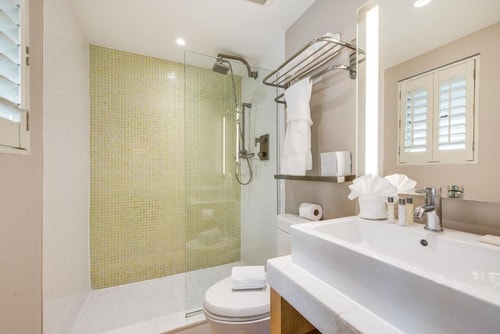 Standard King Room Near Pura Vida MIA 4 Luxury Bookings